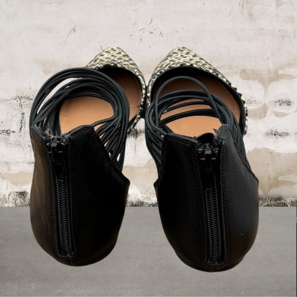 Rampage NWOB Pointed Zip-Back Flats
Women's Size 8.5 - Picture 4 of 8
